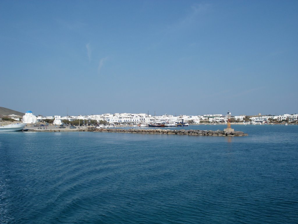 Sailing Holidays in Antiparos Harbor, Antiparos, Cyclades, Greece with Sail la Vie!
